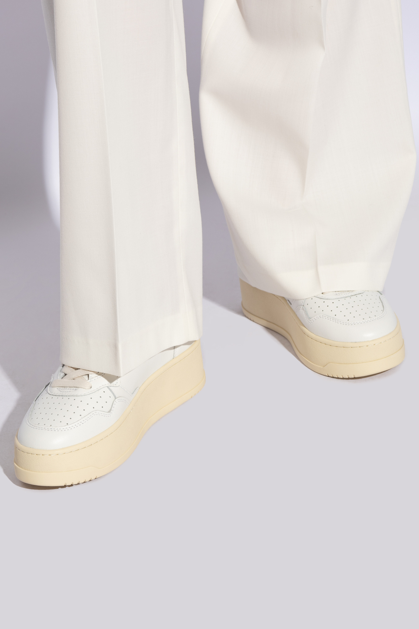 AUTRY PTLWLL15 関税送料込 Autry Medalist Platform W Sneaker » Buy online now!